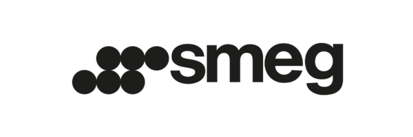 Logo Smeg, marque d'électroménager design partenaire de KOA Kitchen dans les Vosges