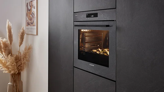 Électroménager intégré dans une cuisine sur mesure KOA Kitchen à Remiremont